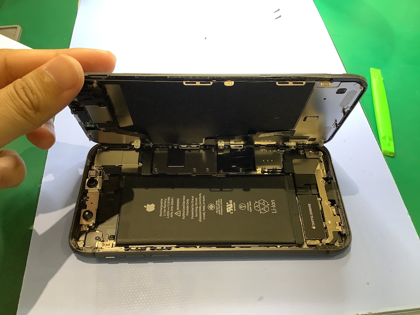 iPhone11のバッテリー交換ならデータをそのまま・最短即日修理のスマホ修理工房ラザウォーク甲斐双葉店へ